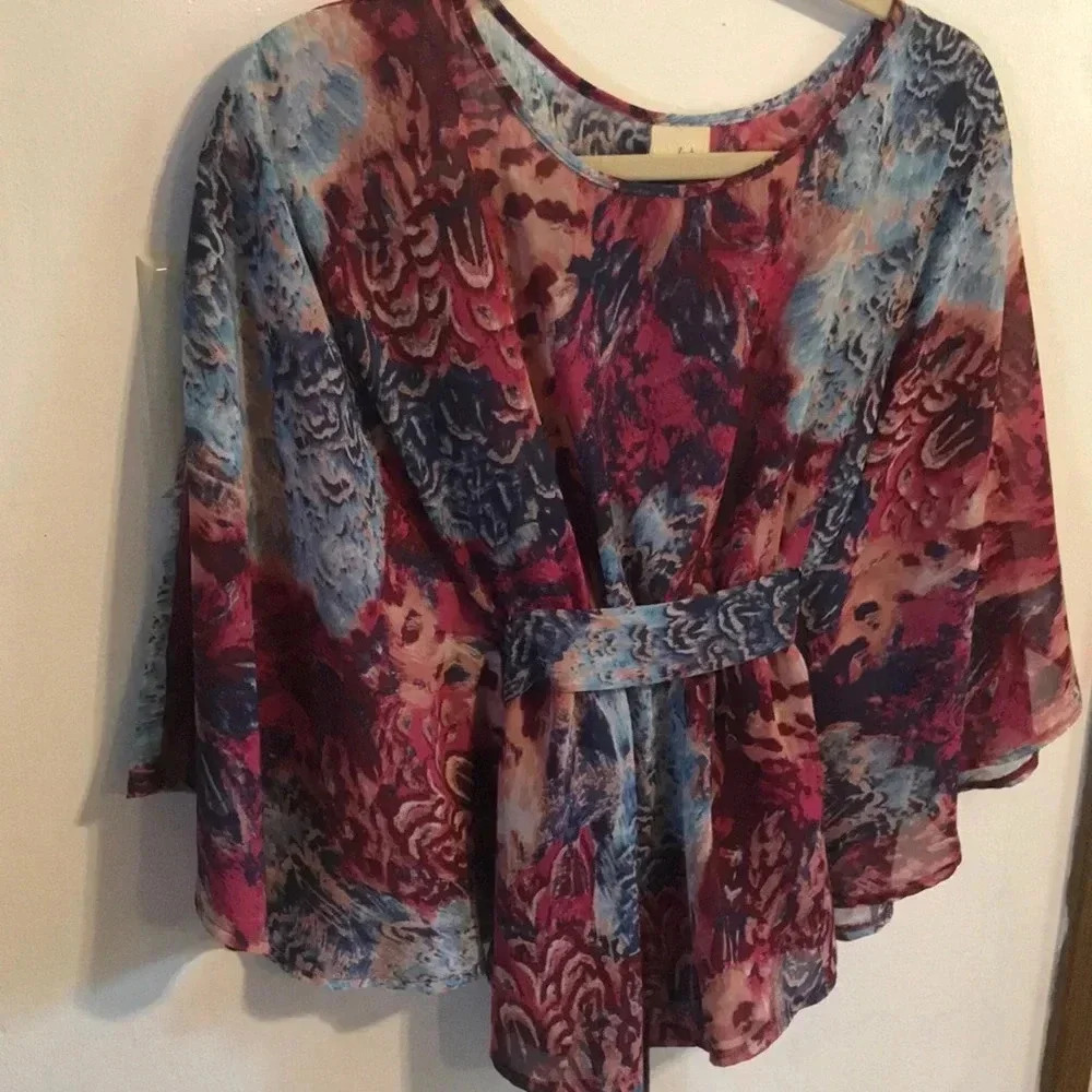 Daytrip Women’s Small batwing sheer blouse‎ with sash waist